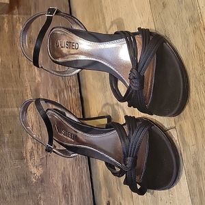 Black strappy heel. Unlisted brand. Size 7
